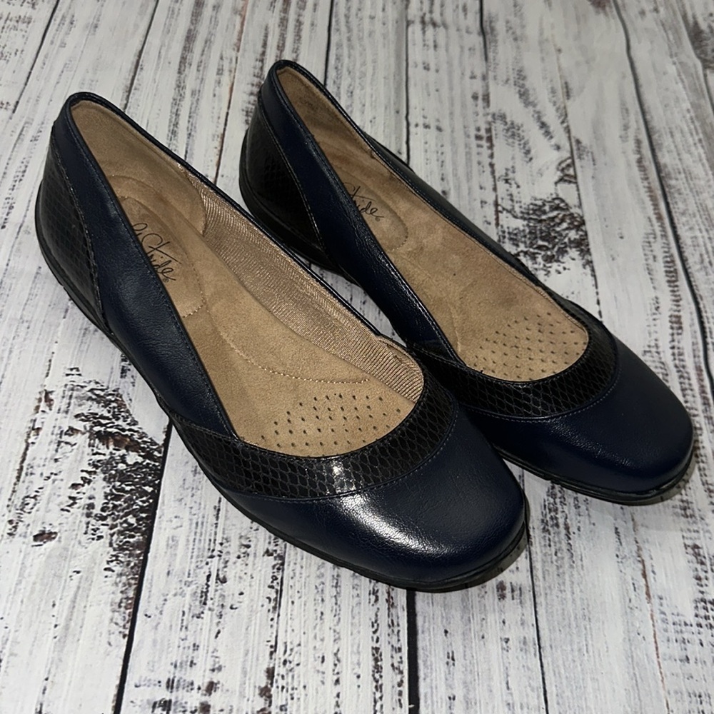 Life Stride soft system Navy‎ flats Sz. 7.5W